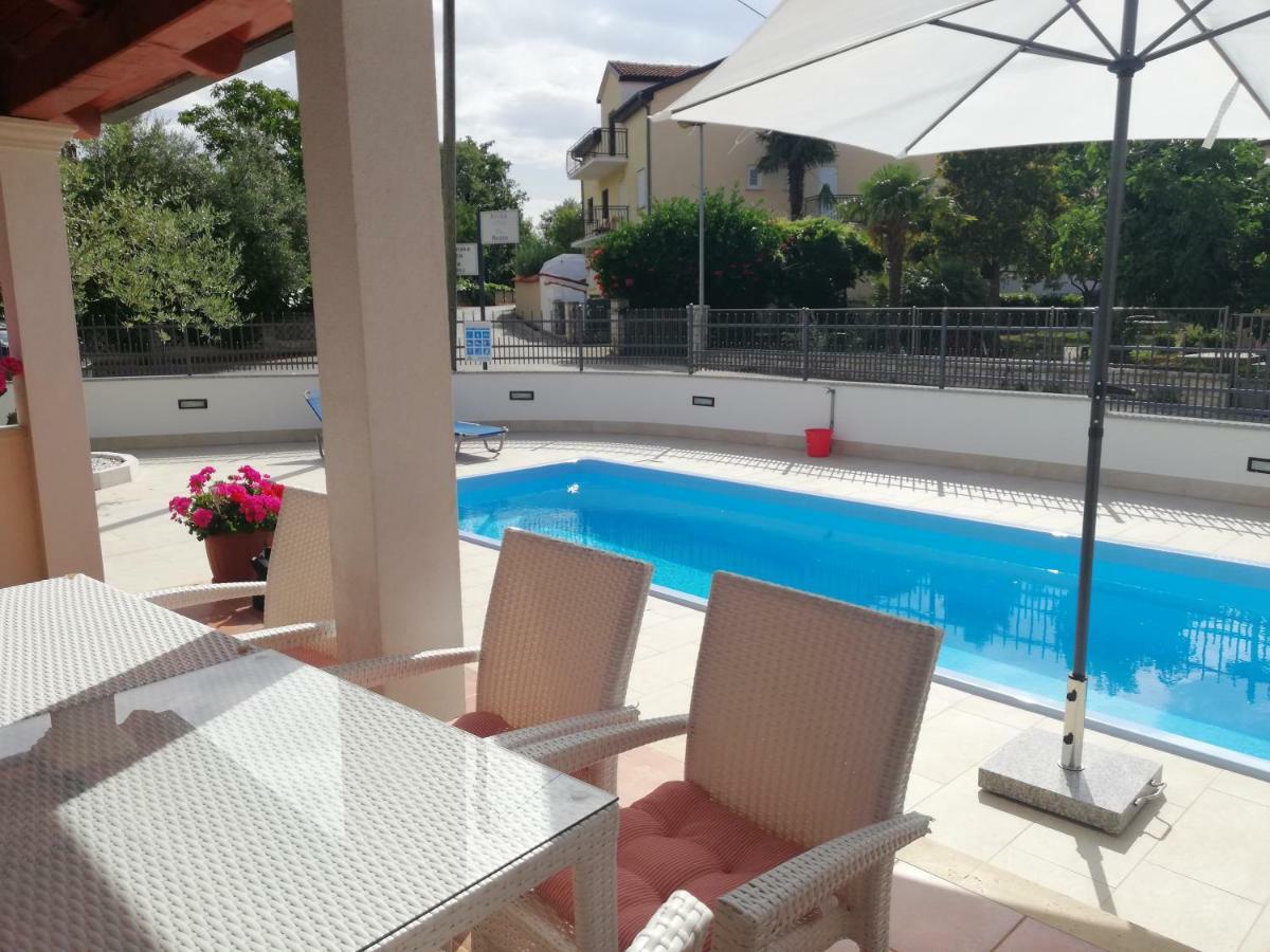 Villa Zare ポレッチ エクステリア 写真