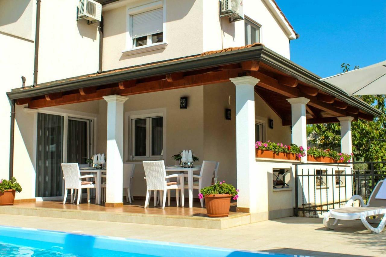 Villa Zare ポレッチ エクステリア 写真